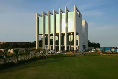 Hotel Sandy's Tower Hotels near Sudarshan Art and Crafts Village