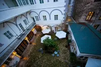 Antiq Palace - Historic Hotels of Europe Hotels near Doprsni kip Antona Bitenca