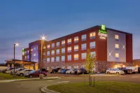 Holiday Inn Express & Suites Rice Lake Các khách sạn ở Hồ Rice
