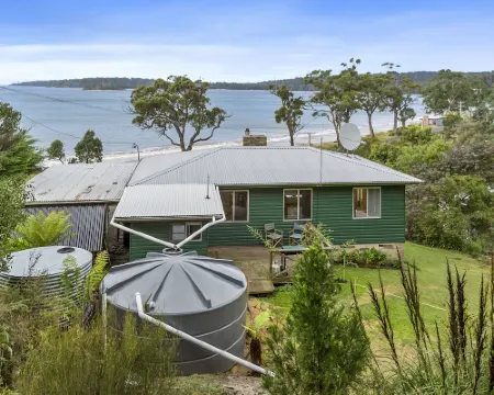 Summertime Cottage Hotels in Geeveston