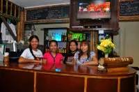 Slam's Garden Dive Resort - bar