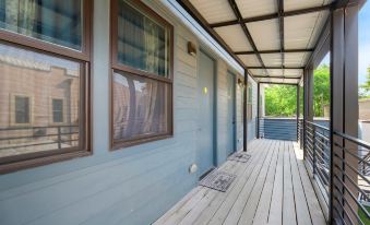 East Austin Condo - 2 Bedrooms & Parking