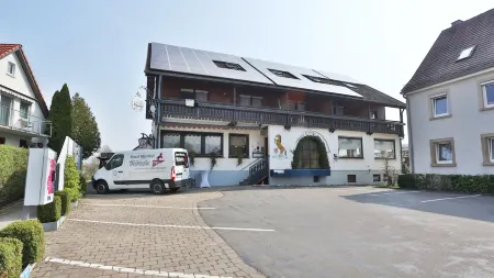 Hotel Gasthof Rössle Отели в г. Херренберг