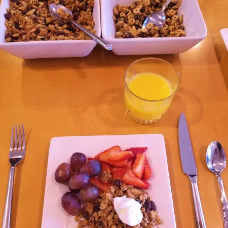 Modern B & B Отели рядом с достопримечательностью «Менил Коллекшен»