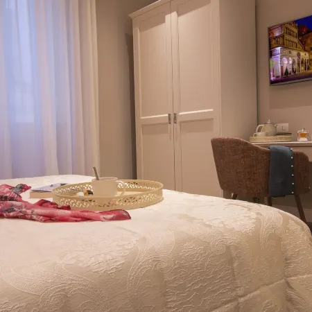 Pistoia Inn - Downtown's Charming Rooms