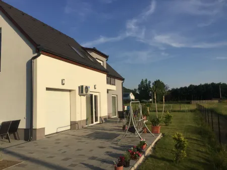 Szabolcs Apartments Отели в г. Эгерский яраш