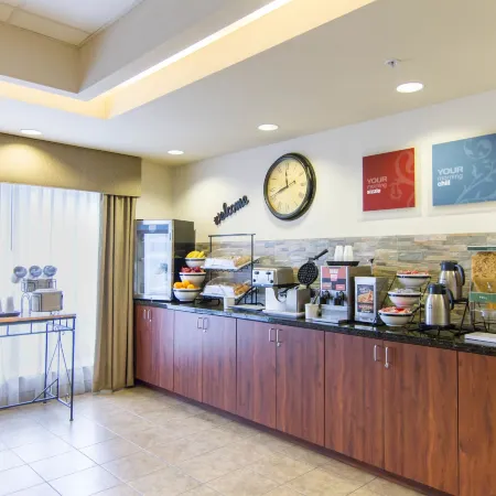 Comfort Inn & Suites Airport