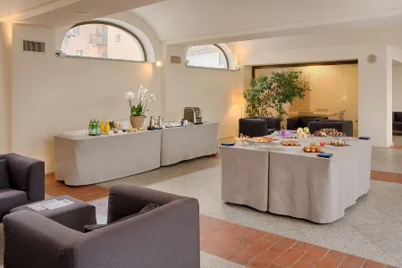 NH Collection Santo Stefano Отели рядом с достопримечательностью «Santa Maria di Piazza»