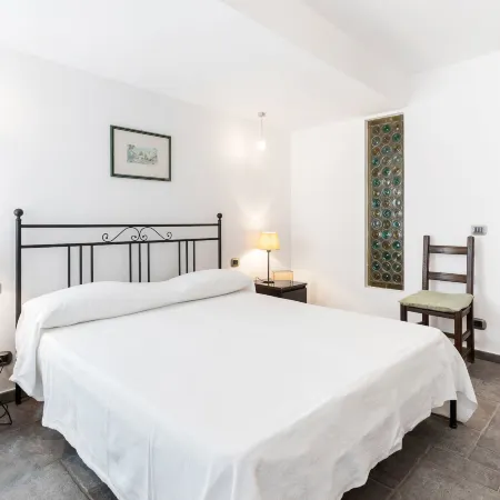 GuestHost - Penelope Seaview Apartment