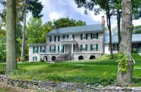 Stocks Manor Bed and Breakfast Hotel dekat Messiah College