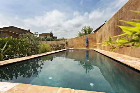 Encís d'Empordà -Adults Only-