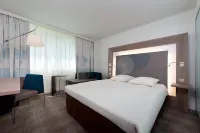 Novotel Fontainebleau Ury - piscina