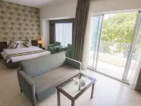 Ngoc Linh Luxury Hotel Hotels near Front Beach