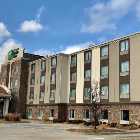 Holiday Inn Express & Suites Searcy by IHG