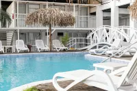 El Faro Containers Beach Hotel - Pools