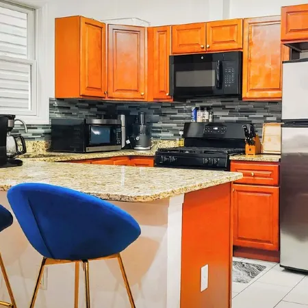 Entire spacious Luxury Condo - 10mins walk to JSQ Path