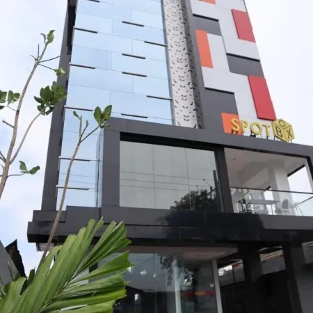 Front One Inn Kediri