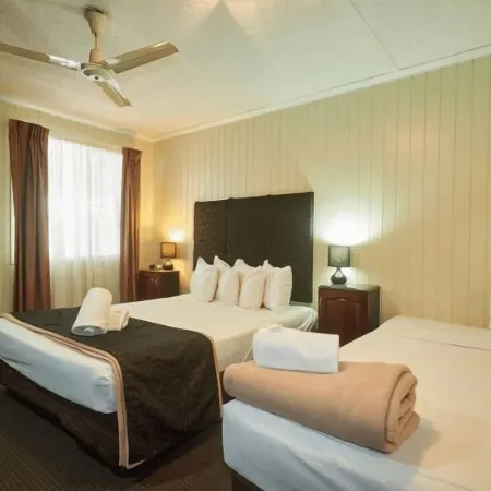 Country Plaza Motor Inn