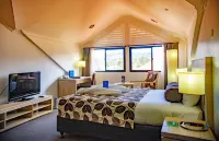 Highlander Hotel Hotels near Kamnga Wurr Market
