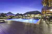 Beachfront Resort فنادق في Dany Island