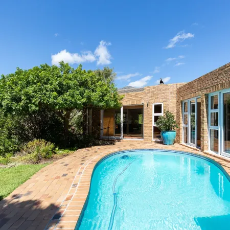 Hout Bay Hilltop Отели рядом с достопримечательностью «Гора Чапманс-Пик»