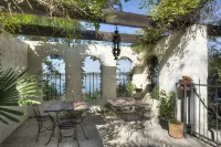 Lakehouse Bed and Breakfast Hôtels à : Canyon Lake