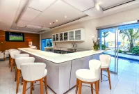 The Harbor Club St. Lucia, Curio Collecton by Hilton - bar