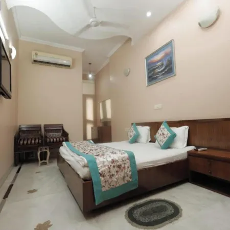 Room-Home Stay Bed and Break Fast