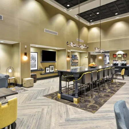 Hampton Inn & Suites Detroit/Warren