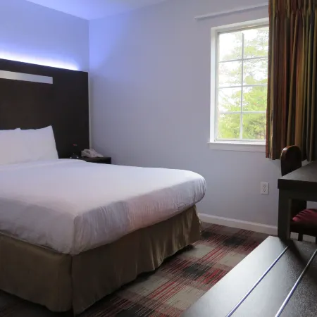 Luxbury Inn & Suites