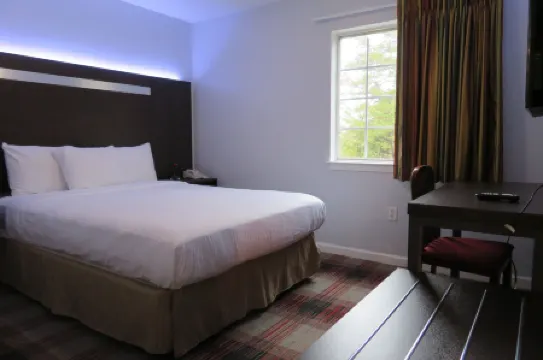 Luxbury Inn & Suites
