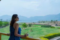 Saj by the Lake, Malshej Ghat - วิวภูเขา