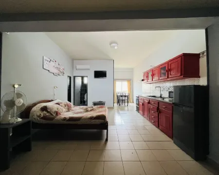 Hôtel - Appartement meublé " les Flots Bleu " โรงแรมในอานตานานารีโว