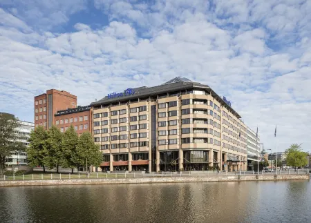 Hilton Helsinki Strand Отели рядом с достопримечательностью «Хельсинкский университет»
