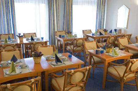 Hotel Gästehaus Forum am Westkreuz Отели в г. Грефельфинг