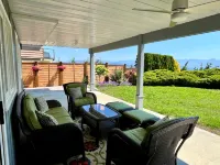 Lake and the City Bed and Breakfast Hotels in West Kelowna