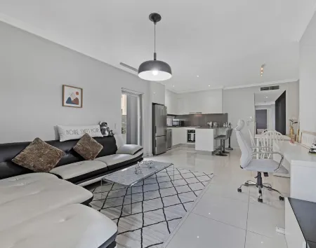 Kozyguru | Ryde | Cosy 2Bed Apt With Private Yard Отели в г. Ryde