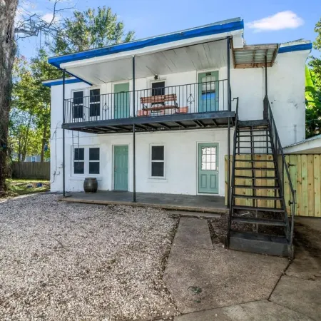 Corporate Comfort in Freetown - Port Rico: Spacious Homes for Work Crews