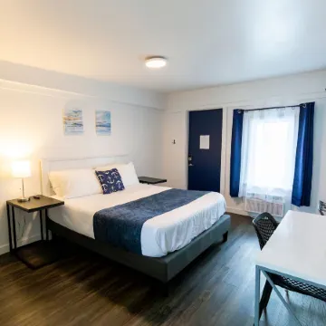 Anchor Bay Inn and Suites