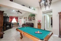 Charming Pond Villa 3-bedroom 2 Bath house DFW