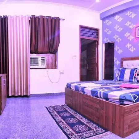 Taj Street Hostel