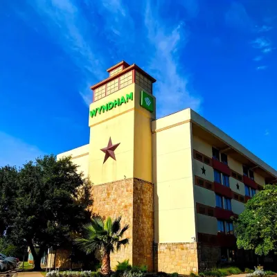ويندام جاردن هوتل أوستن Hotels near بركة بارتون سبرينغز