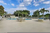 5Br Family Retreat w Pool, Spa & Game Room - Pools
