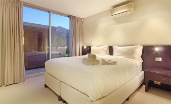 Sea View 3bed Apt w Pool Near Beaches Glen Sunsets