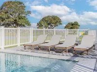 Hamptons White House - Pools