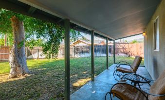 Foothills LA Hideaway Patio Lounge Work-friendly