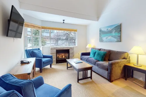 Cozy Room at Glacier Lodge - spa