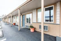โรงแรม Autzen Inn