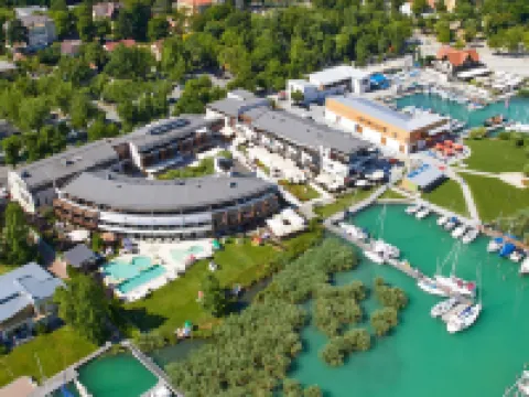 ホテル ゴールデン レイク リゾート バラトンフレドのホテル