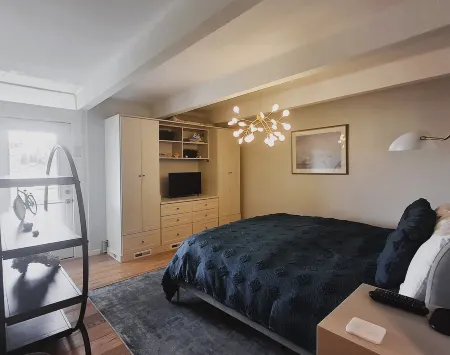 Breathtaking  Lakefront Luxurious 3BR condo in the Heart of Rockies